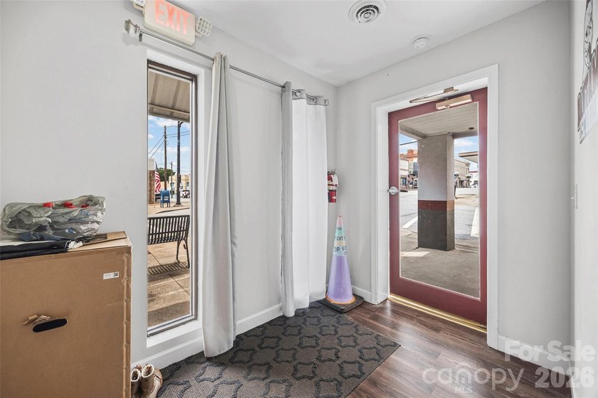 Turnkey student housing investment near USC-Union, fully leased - photo 4