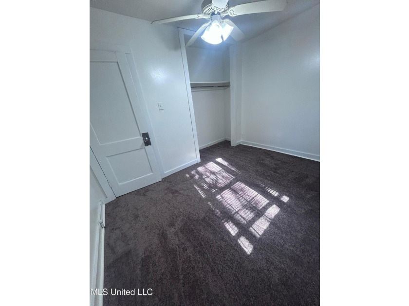 Great opportunity for investors! Updated home located on a quiet - photo 11