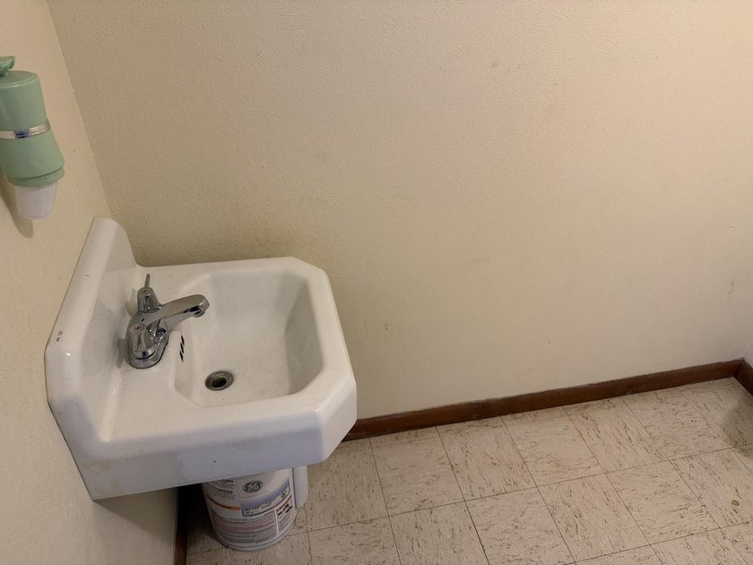 This nice 2800 sf church building is ready for whatever use you - photo 18