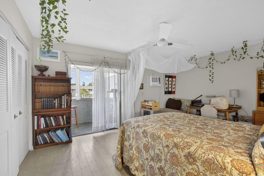 Welcome to this beautifully maintained 1-bedroom, 1.5-bath - photo 22