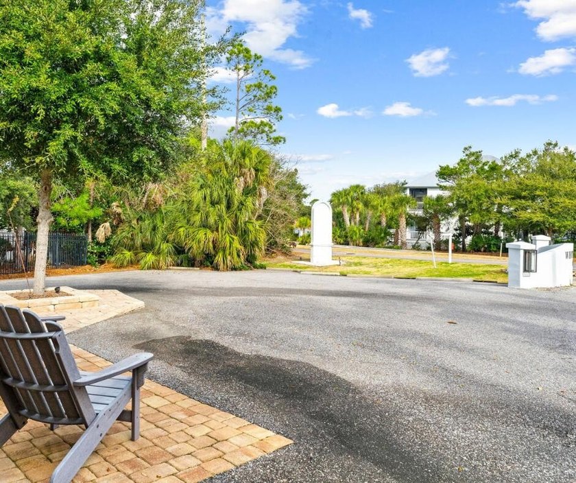 Open your business in this stand alone building directly on 30A! - photo 3