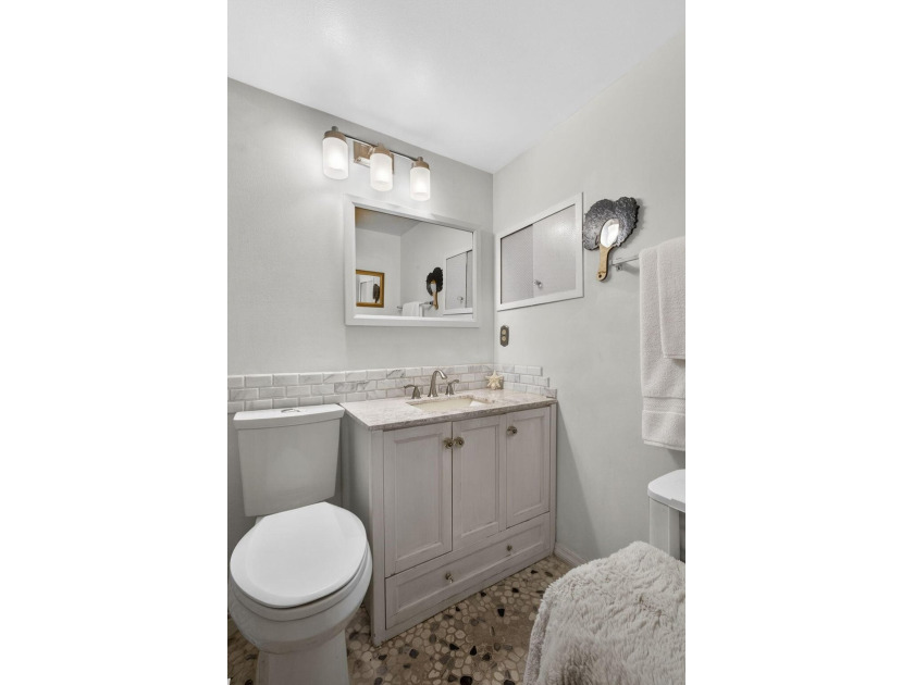 Welcome to this beautifully maintained 1-bedroom, 1.5-bath - photo 27