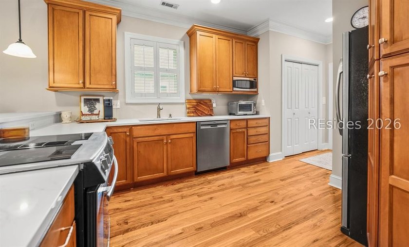Nestled on a quiet dead-end street in the highly sought-after - photo 14