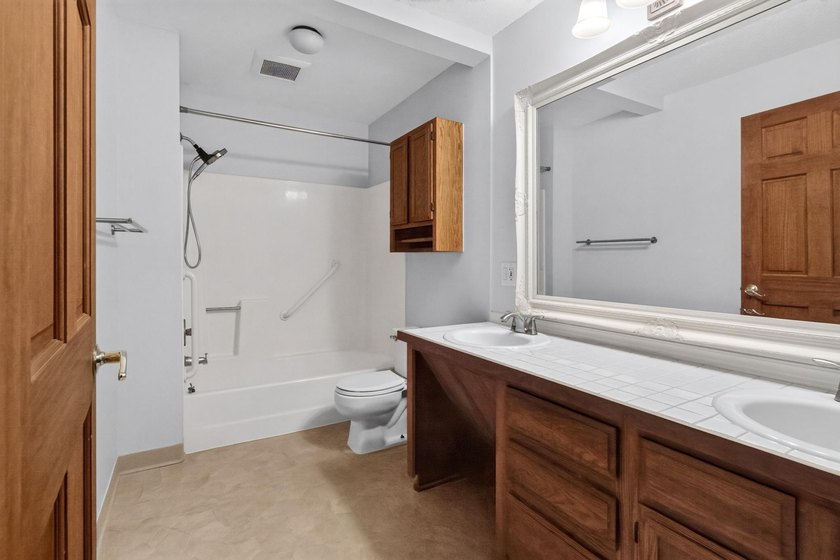 Move-in ready and recently refreshed, this spacious 2-bedroom - photo 20