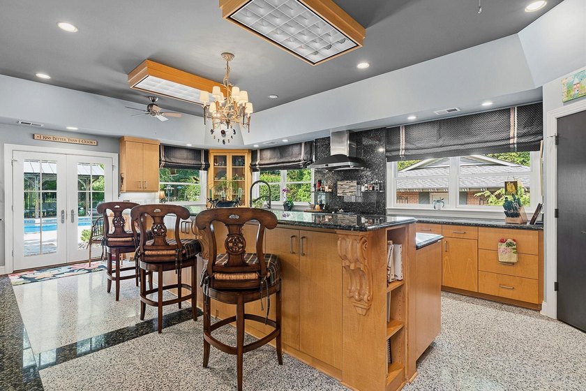 Welcome to 325 Lanham Circle, where timeless Southern elegance - photo 20