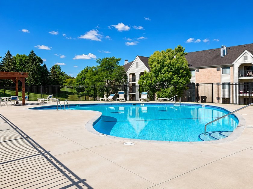 Move-in ready and recently refreshed, this spacious 2-bedroom - photo 25