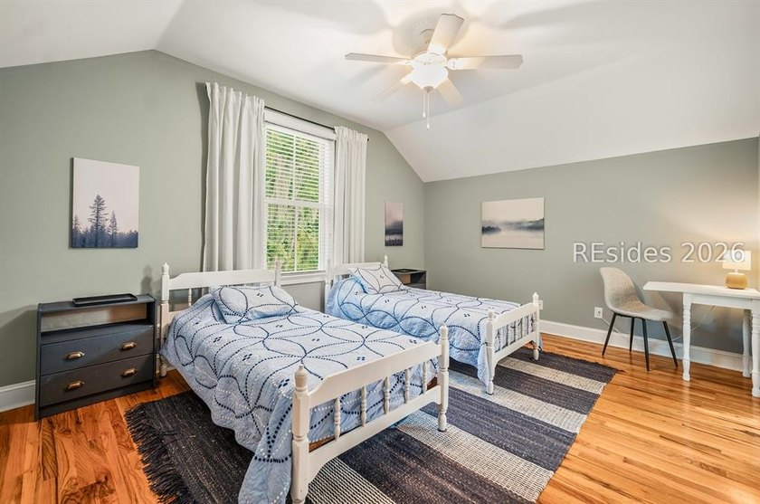 Nestled on a quiet dead-end street in the highly sought-after - photo 26