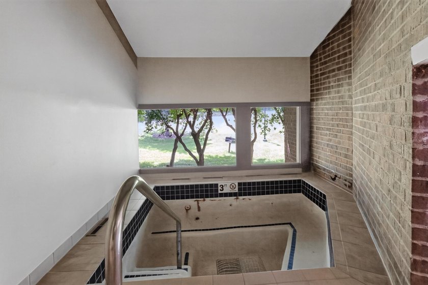 Move-in ready and recently refreshed, this spacious 2-bedroom - photo 29