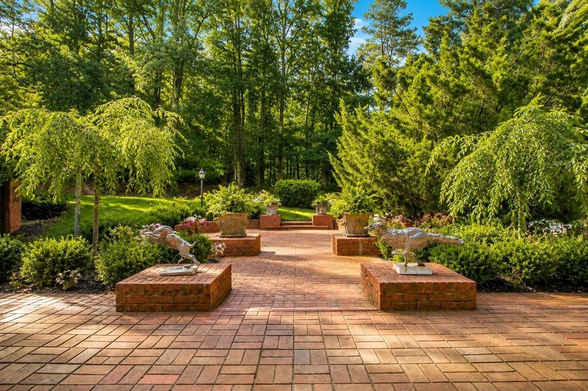 Welcome to 325 Lanham Circle, where timeless Southern elegance - photo 36