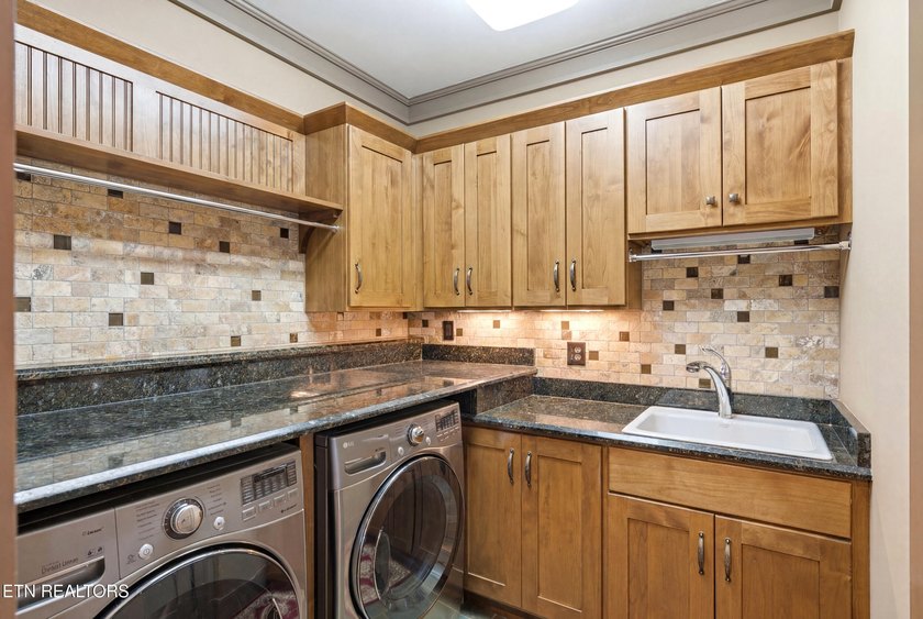 Welcome to 593 Old Barn Lane, a distinguished Craftsman - photo 40