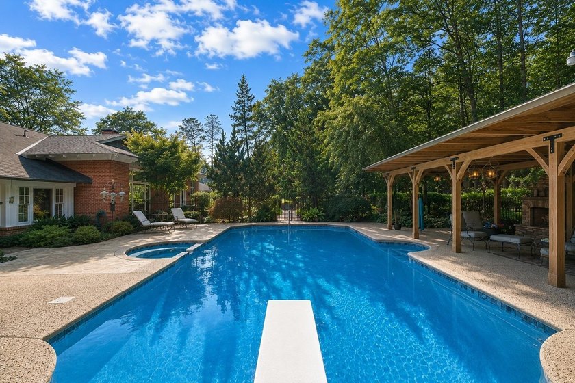 Welcome to 325 Lanham Circle, where timeless Southern elegance - photo 41