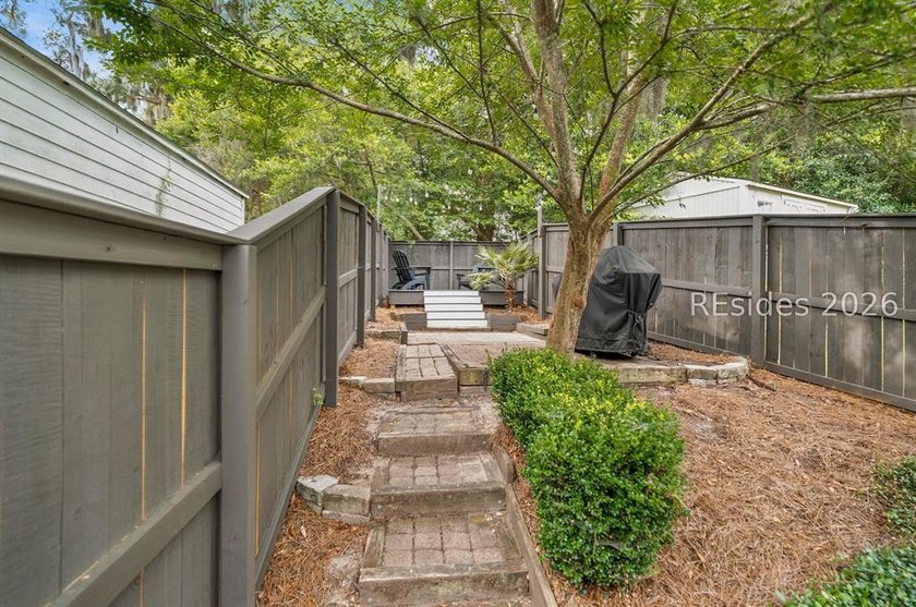 Nestled on a quiet dead-end street in the highly sought-after - photo 42