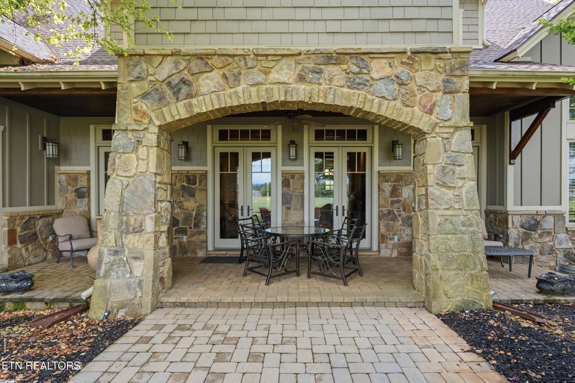 Welcome to 593 Old Barn Lane, a distinguished Craftsman - photo 43