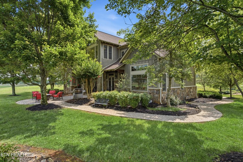 Welcome to 593 Old Barn Lane, a distinguished Craftsman - photo 45