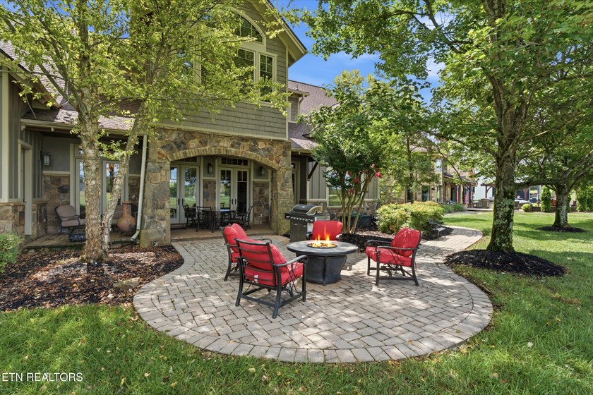 Welcome to 593 Old Barn Lane, a distinguished Craftsman - photo 46