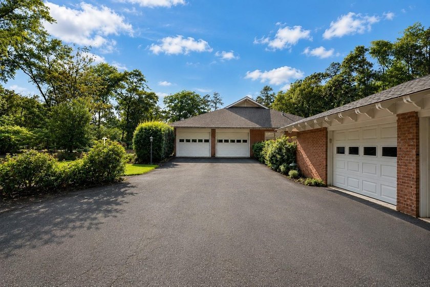 Welcome to 325 Lanham Circle, where timeless Southern elegance - photo 46