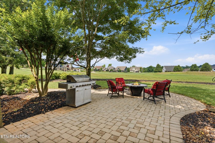 Welcome to 593 Old Barn Lane, a distinguished Craftsman - photo 47