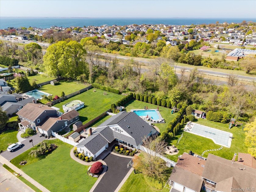Welcome to a truly exceptional luxury residence, where refined - photo 5