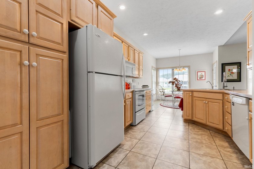 Welcome to effortless living in the desirable River Park Villas! - photo 12
