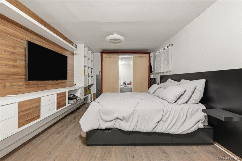 This beautiful, legal 2 Dwelling- property, 24 yrs old, 18.75 x - photo 14