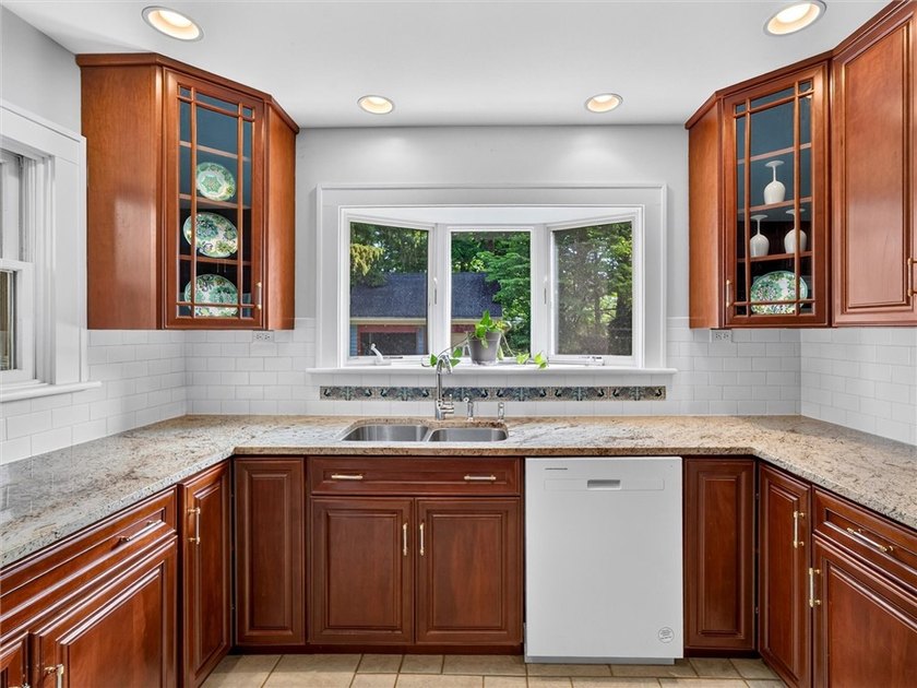 ***OPEN HOUSE THURSDAY 7/16 FROM 4-6PM*** Welcome home to this - photo 6