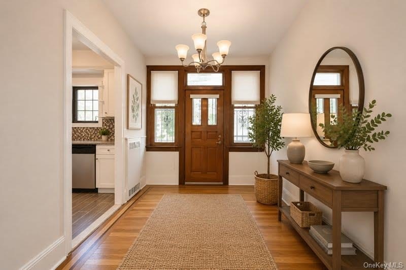 Beautifully maintained attached brick Tudor in a prime Fresh - photo 7