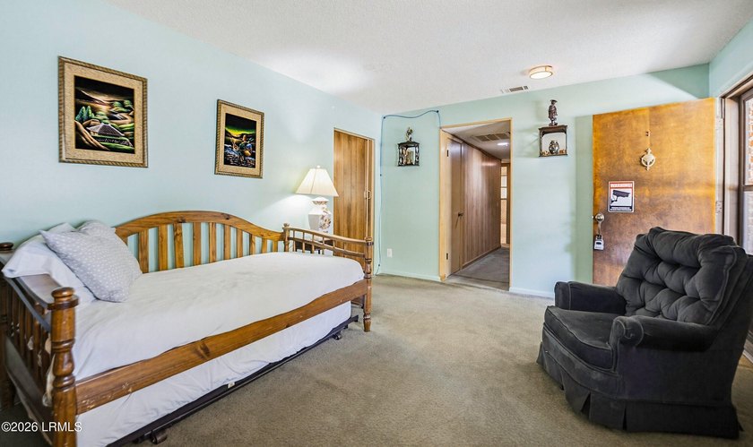 NO HOA community: This single-story home is in a great biking - photo 10