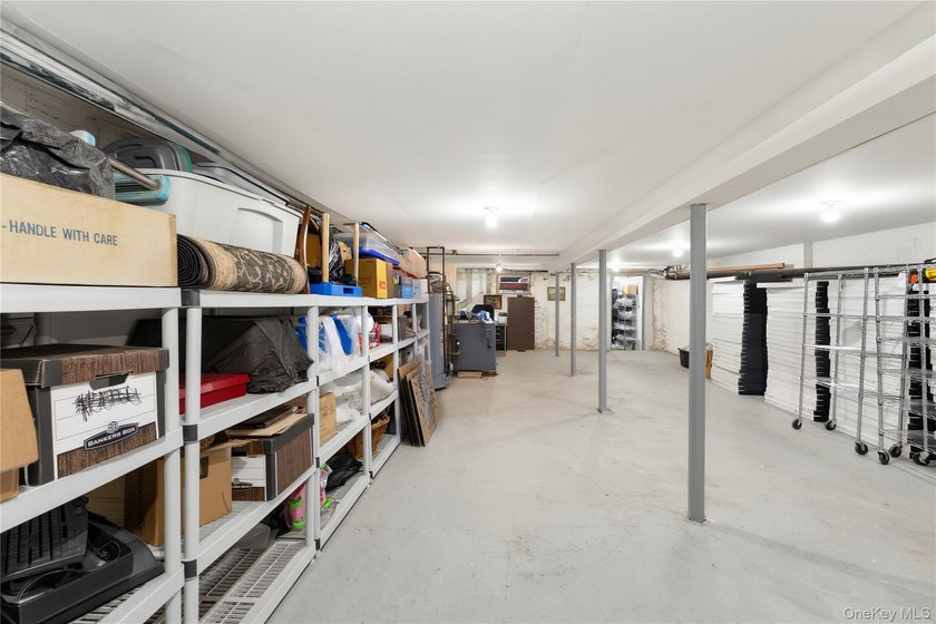 Strong mixed-use investment opportunity in Auburndale, Flushing - photo 5
