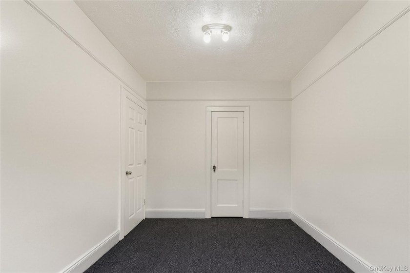 Strong mixed-use investment opportunity in Auburndale, Flushing - photo 8