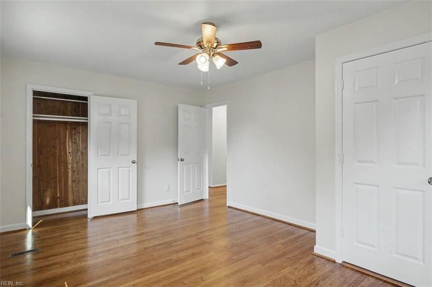 Outstanding, move right in 3 bedrooms, 2 baths rancher! Open - photo 22