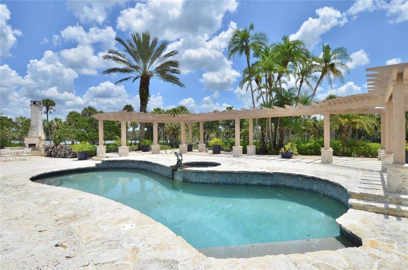 Virtually Staged. One of Sarasota County's Most Unique - photo 3
