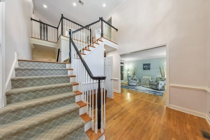 Welcome home to this beautifully maintained 5 bedroom, 3.5 - photo 4