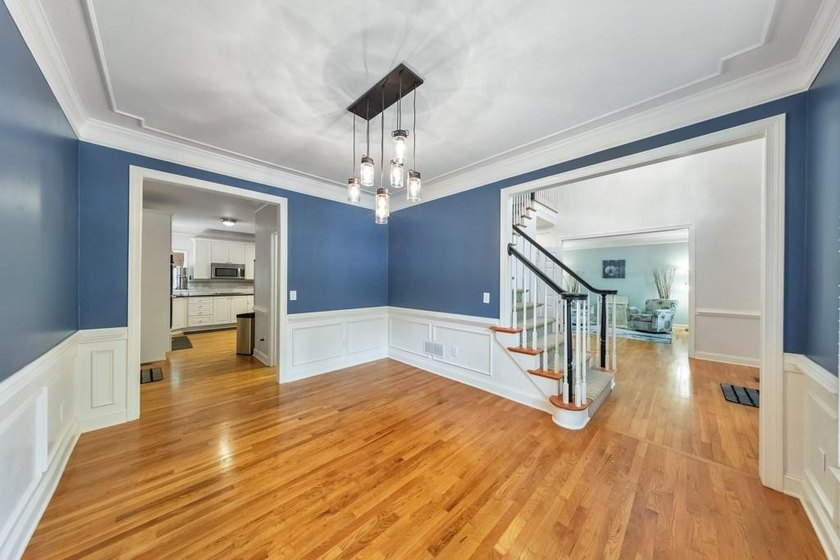 Welcome home to this beautifully maintained 5 bedroom, 3.5 - photo 7