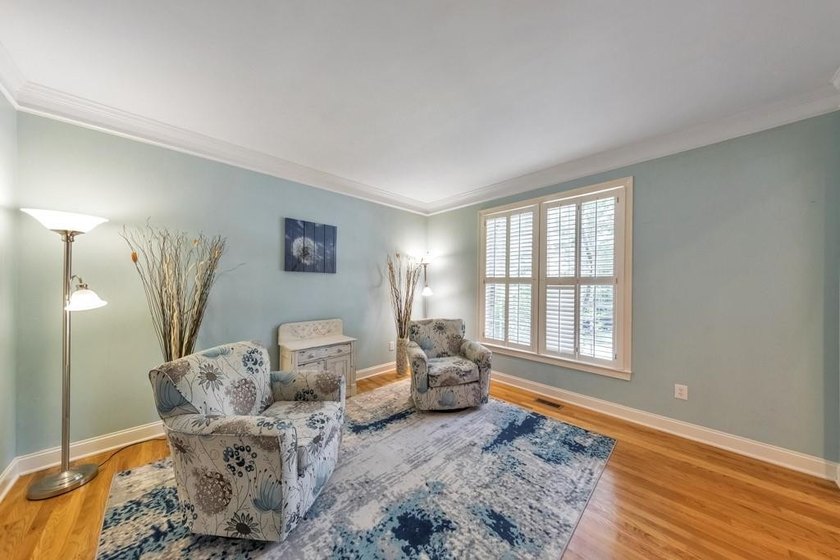 Welcome home to this beautifully maintained 5 bedroom, 3.5 - photo 9