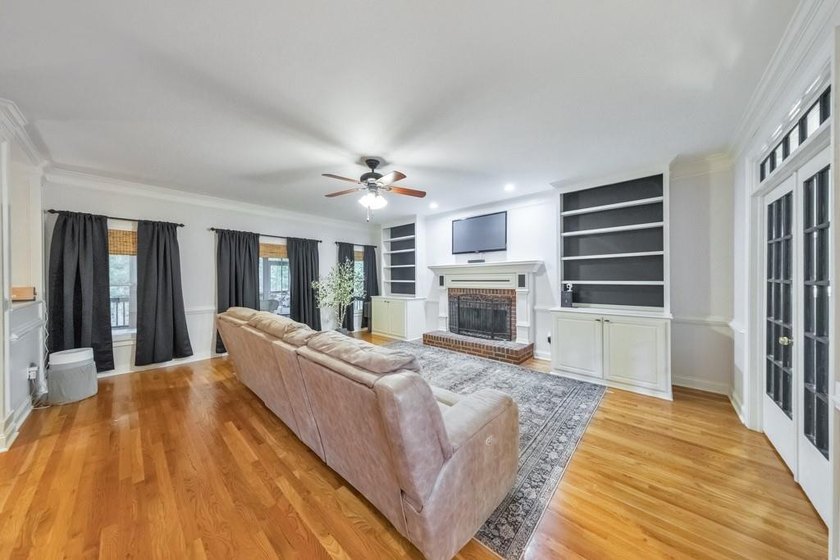 Welcome home to this beautifully maintained 5 bedroom, 3.5 - photo 10