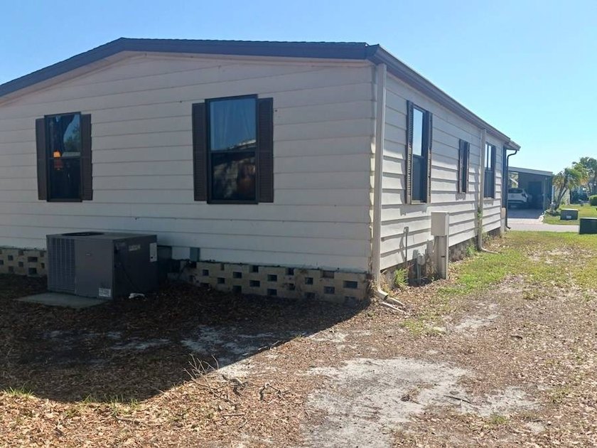 This lovely 1984, 2 bedroom, 2 bathroom, (26x36, 936 sq. ft.) - photo 3