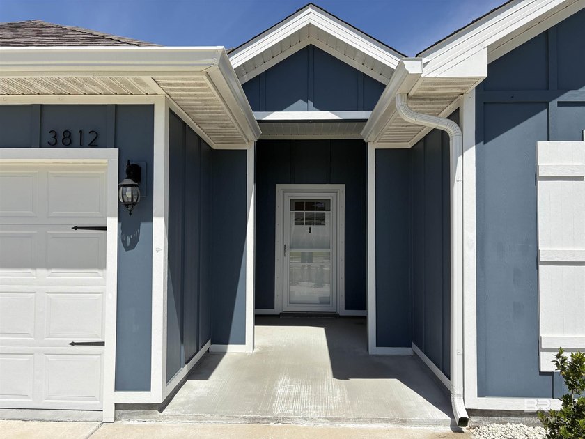 PRICE REDUCED + FRESH WHITE PAINT THROUGHOUT! If you toured this - photo 3