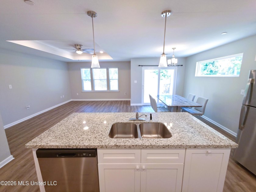 This beautiful home in Gulfport is designed for both style and - photo 14