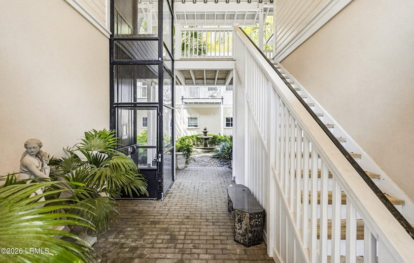 Luxury Lady's Island condominium in the highly sought-after - photo 5