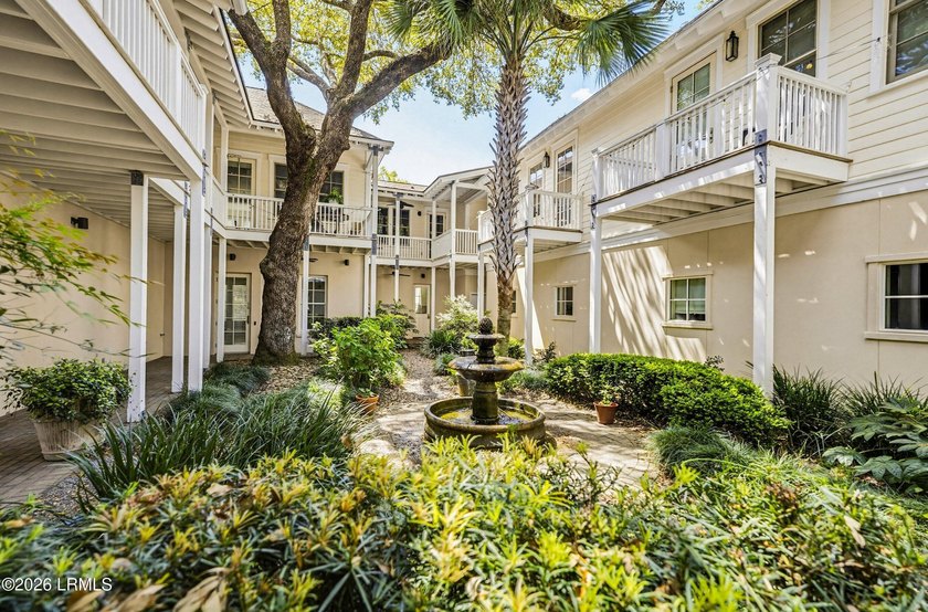 Luxury Lady's Island condominium in the highly sought-after - photo 9