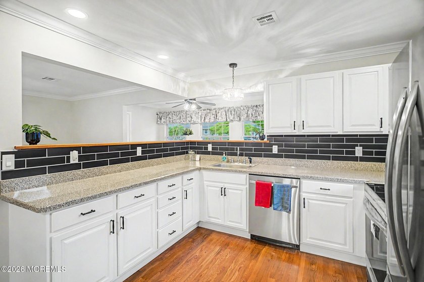 THIS HOME IS STUNNING!! EVERYTHING IS BRAND NEW AND ABSOLUTELY - photo 15
