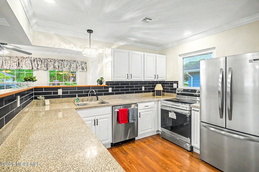 THIS HOME IS STUNNING!! EVERYTHING IS BRAND NEW AND ABSOLUTELY - photo 16
