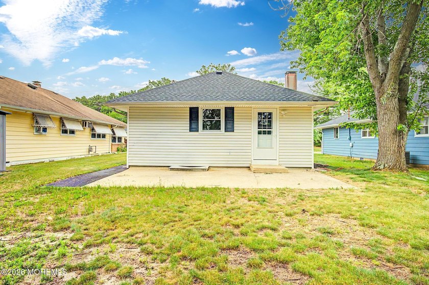 THIS HOME IS STUNNING!! EVERYTHING IS BRAND NEW AND ABSOLUTELY - photo 29