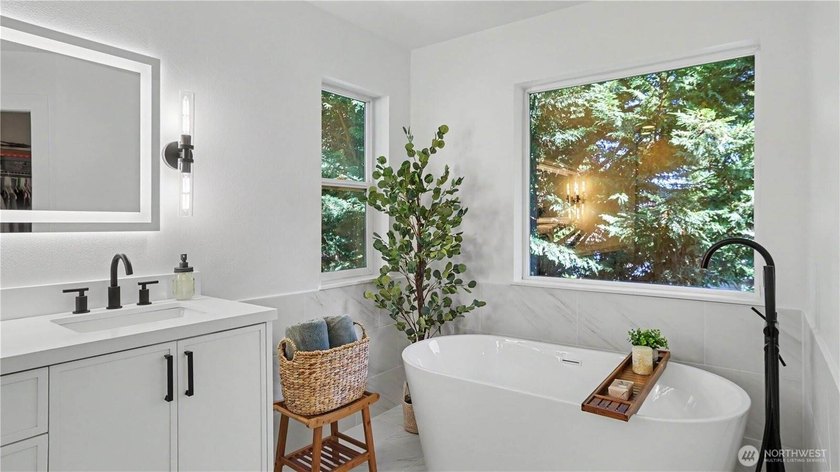 Experience the perfect blend of modern design and Northwest - photo 3