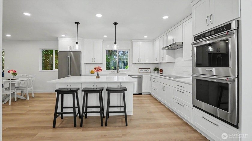 Experience the perfect blend of modern design and Northwest - photo 10