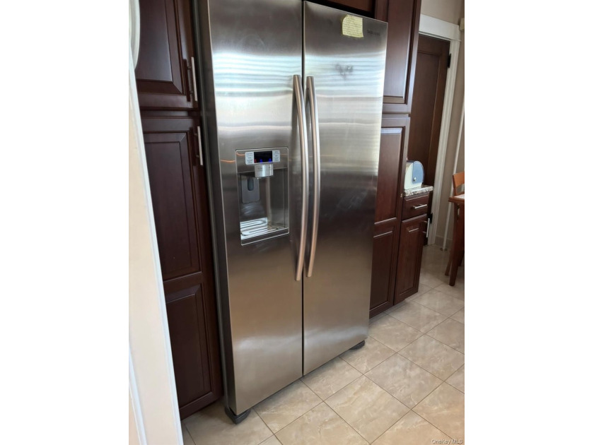 Move-in ready 2 family. walk to LIRR, Bus,shops and houses of - photo 3