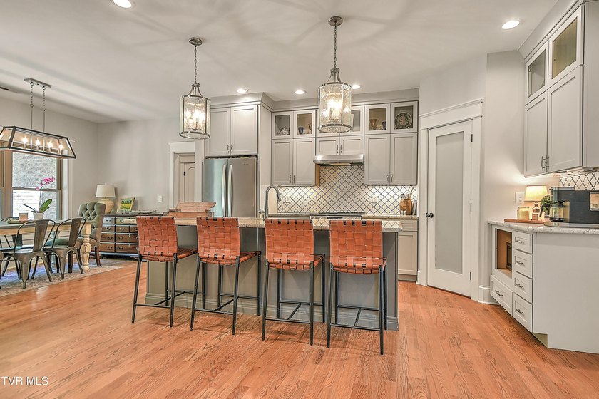 Back on the Market at no fault of house or Sellers. Luxury - photo 4