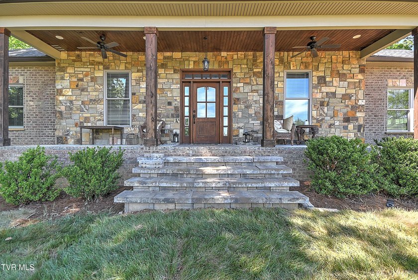 Back on the Market at no fault of house or Sellers. Luxury - photo 10