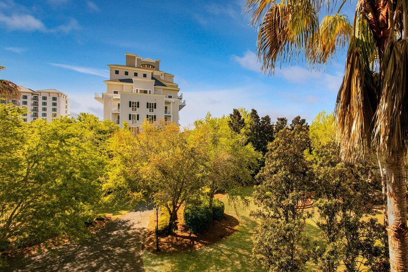 Experience the epitome of coastal luxury in this stunning - photo 6