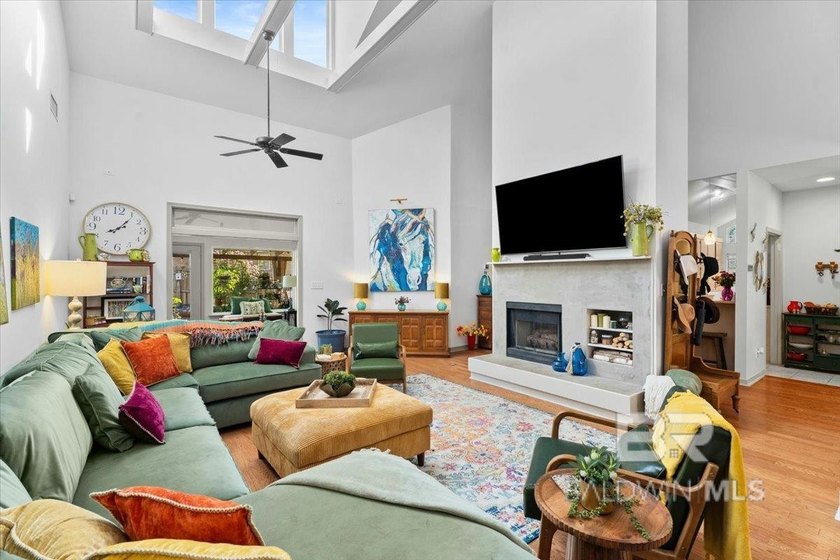 Located on a beautiful corner lot beneath mature live oaks, this - photo 8
